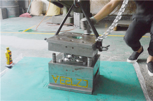 注塑模具供應(yīng)商